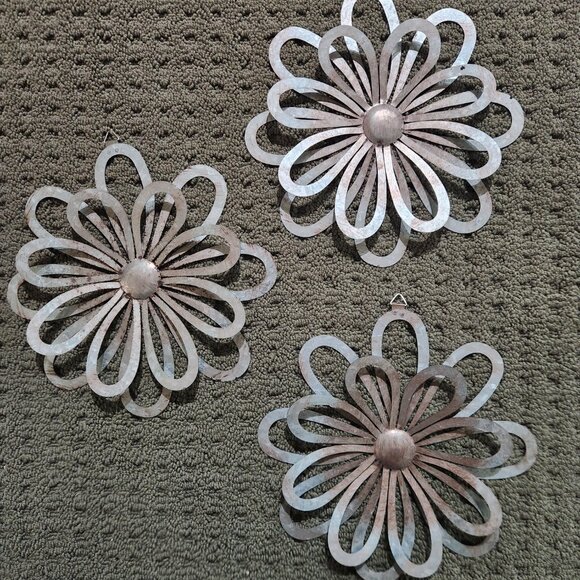 Set of 3, Galvanize Flower Metal Cut Out Wall/Fence Decor - Picture 5 of 6